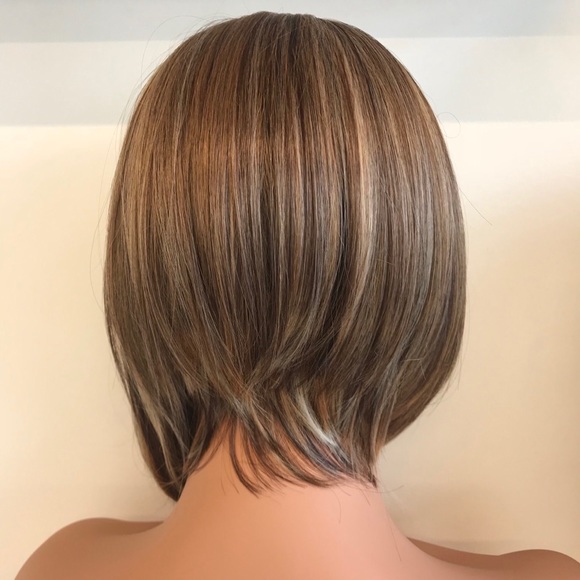Abbey | 10" Short Bob Mix Blonde Side Part Wig - Picture 4 of 7